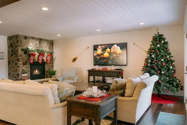 Ev, Birden Çok Yatak, Sıcak Su Havuzu