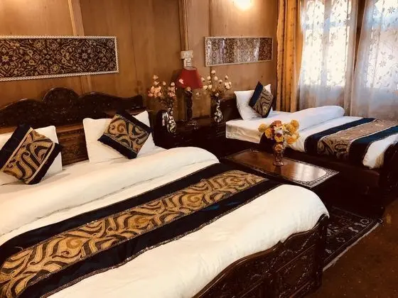 Deluxe Tek Büyük Yataklı Oda, Avlu
