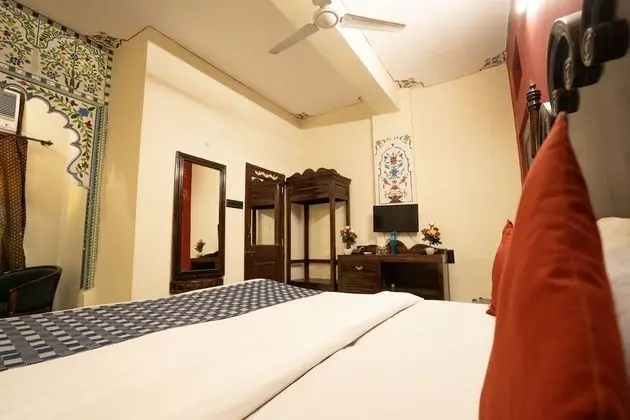 Superior Jharokha Room