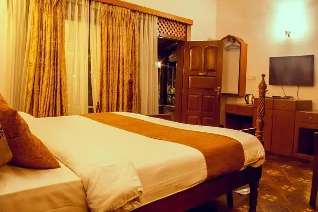 Deluxe Tek Büyük veya İki Ayrı Yataklı Oda, Balkon, Göl Manzaralı