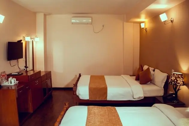 Deluxe Tek Büyük veya İki Ayrı Yataklı Oda, Balkon, Göl Manzaralı