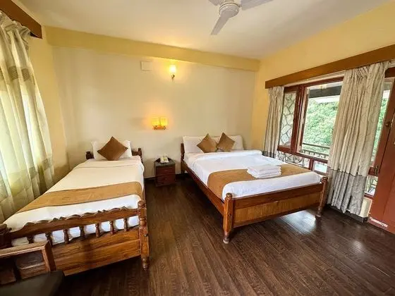 Deluxe Tek Büyük veya İki Ayrı Yataklı Oda, Balkon, Göl Manzaralı