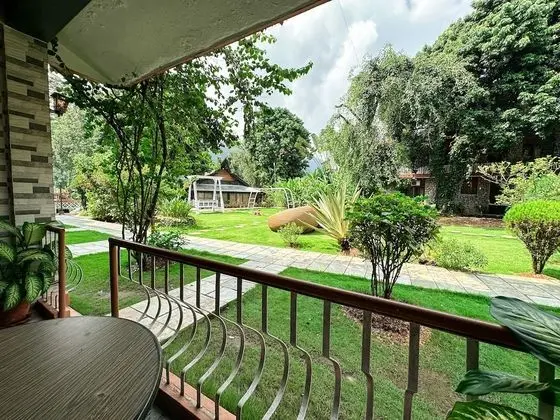 Deluxe Tek Büyük veya İki Ayrı Yataklı Oda, Balkon, Göl Manzaralı