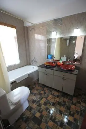 Deluxe Tek Büyük veya İki Ayrı Yataklı Oda, Balkon, Göl Manzaralı
