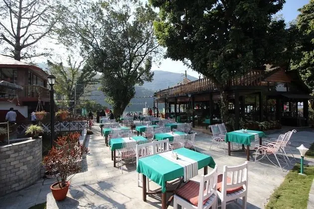Deluxe Tek Büyük veya İki Ayrı Yataklı Oda, Balkon, Göl Manzaralı