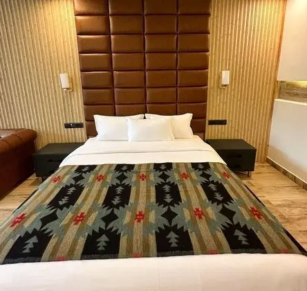 Executive Oda, Balkon, Havuz Manzaralı