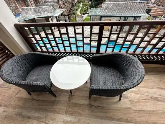 Executive Oda, Balkon, Havuz Manzaralı