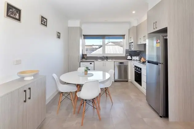 Apart Daire, 2 Yatak Odası, 2 Banyolu, Göl Manzaralı (Grove St)