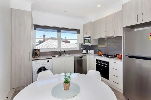 Apart Daire, 2 Yatak Odası, 2 Banyolu, Göl Manzaralı (Grove St)