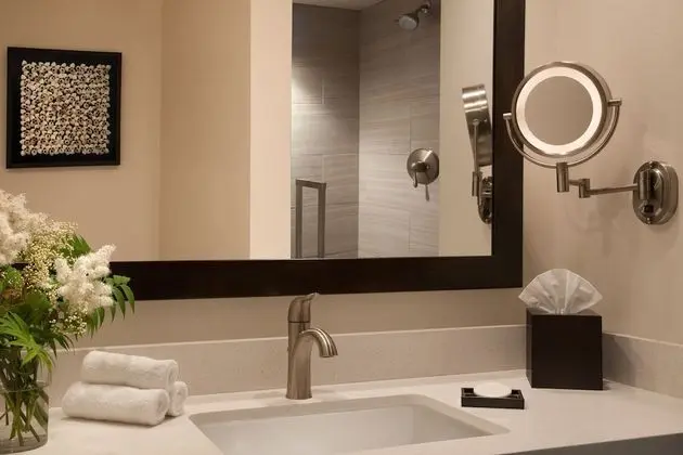 Deluxe Oda, 1 En Büyük (King) Boy Yatak, Engellilere Uygun (Hearing)