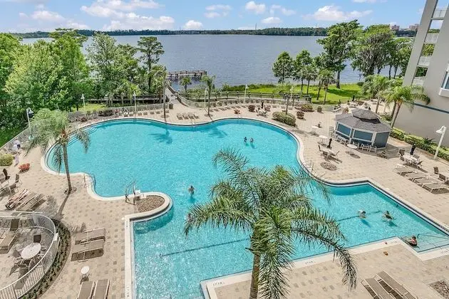 Family Daire (13428 Blue Heron Beach Drive, Orlando)