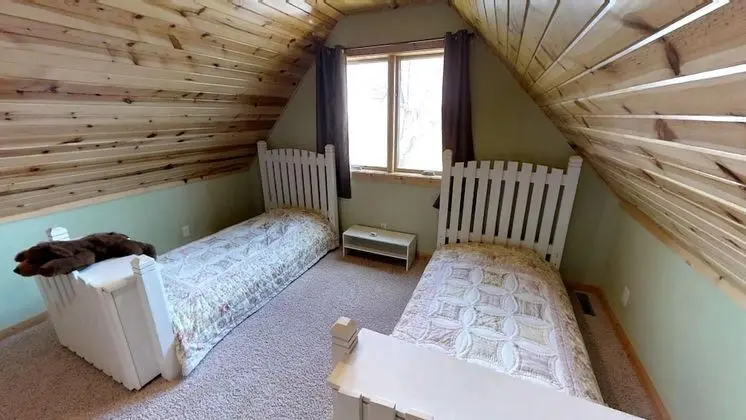 Ev, Birden Çok Yatak (Lakefront Hideaway)