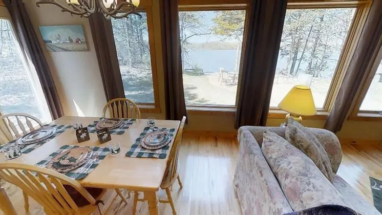 Ev, Birden Çok Yatak (Lakefront Hideaway)