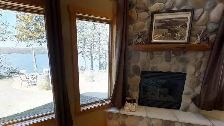 Ev, Birden Çok Yatak (Lakefront Hideaway)