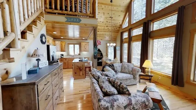 Ev, Birden Çok Yatak (Lakefront Hideaway)