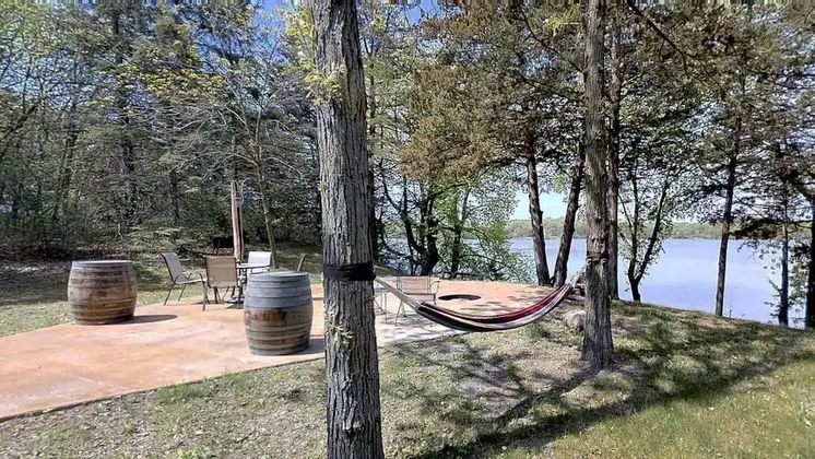 Ev, Birden Çok Yatak (Lakefront Hideaway)