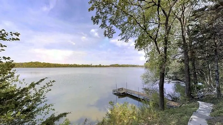 Ev, Birden Çok Yatak (Lakefront Hideaway)