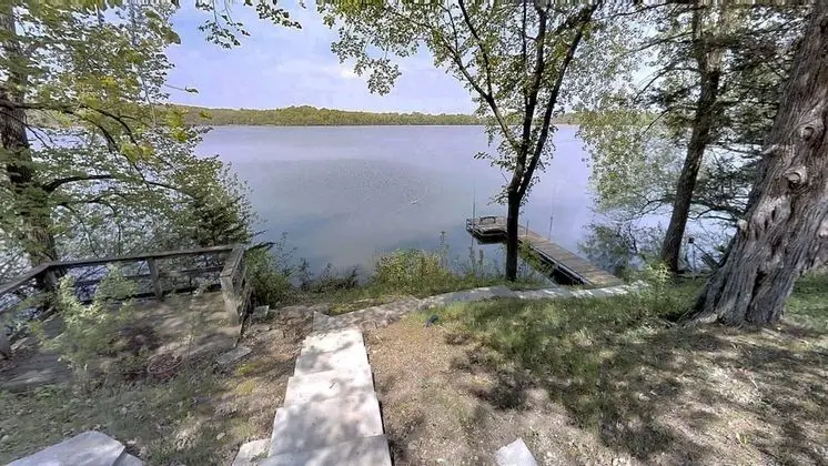 Ev, Birden Çok Yatak (Lakefront Hideaway)