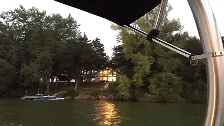 Ev, Birden Çok Yatak (Lakefront Hideaway)