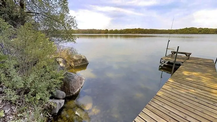 Ev, Birden Çok Yatak (Lakefront Hideaway)