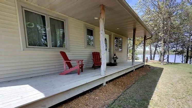 Ev, Birden Çok Yatak (Lakefront Hideaway)