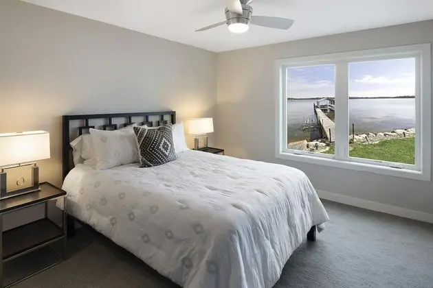 Ev, Birden Çok Yatak (Lakefront Luxury)
