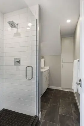 Ev, Birden Çok Yatak (Lakefront Luxury)