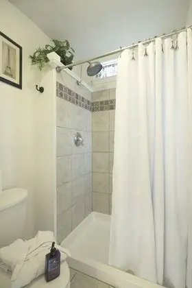 Oda, Özel Banyo (Le Metropolitain (Room in the B&B))