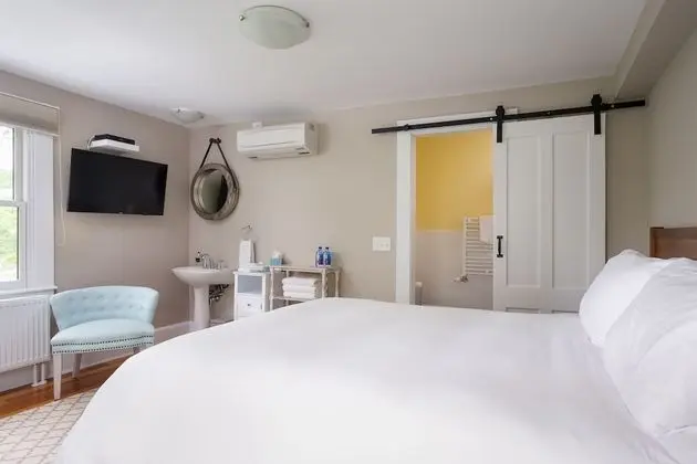 Tek Büyük Yataklı Oda, 1 Büyük (Queen) Boy Yatak, Özel Banyo, Göl Manzaralı