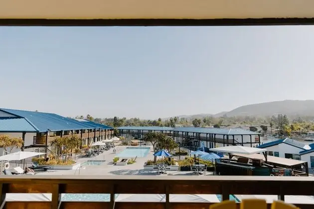 Premier Stüdyo, Havuz Manzaralı