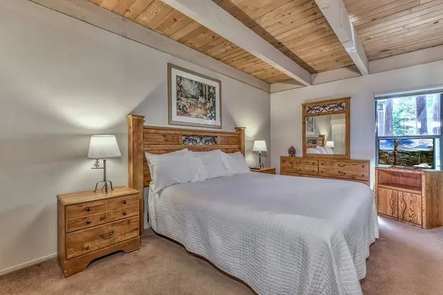 Çatı Katı (Loft), 2 Yatak Odası (Pinegrove, 1.5 Bath with Loft)