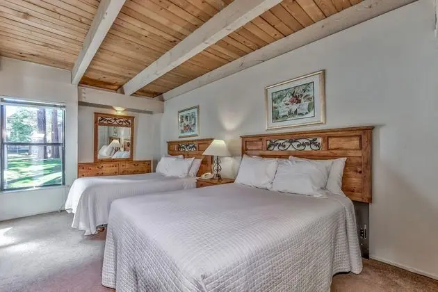 Çatı Katı (Loft), 2 Yatak Odası (Pinegrove, 1.5 Bath with Loft)