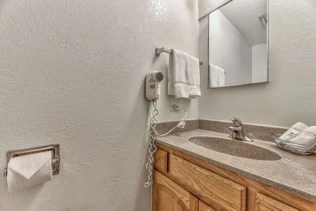 Çatı Katı (Loft), 2 Yatak Odası (Pinegrove, 1.5 Bath with Loft)