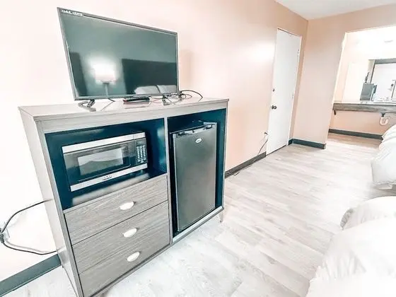 Oda, 2 Büyük (Queen) Boy Yatak