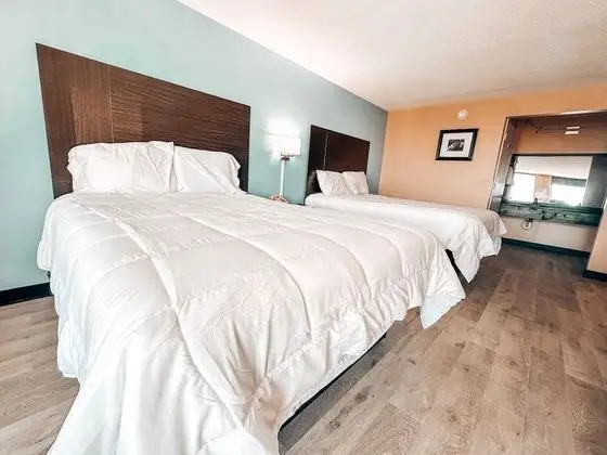 Oda, 2 Büyük (Queen) Boy Yatak