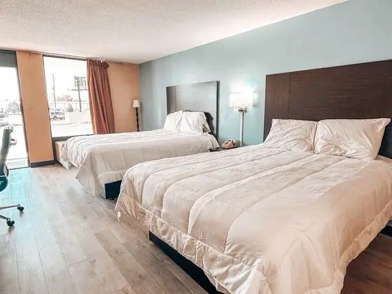 Oda, 2 Büyük (Queen) Boy Yatak