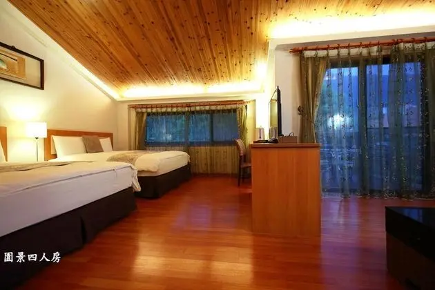 Deluxe Dört Kişilik Oda