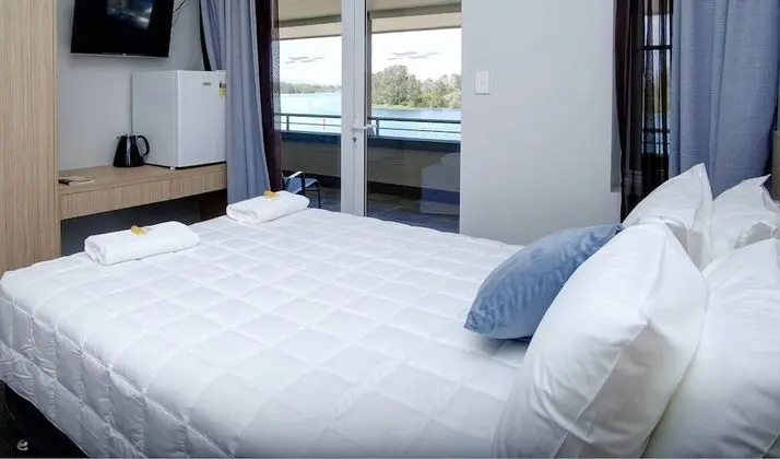 Deluxe Tek Büyük Yataklı Oda, 1 Büyük (Queen) Boy Yatak, Banyolu/Duşlu, Göl Manzaralı