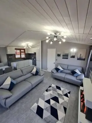 Luxury Dağ Evi, 4 Yatak Odası, Sıcak Su Havuzu, Göl Manzaralı