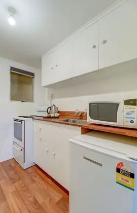 Standard Stüdyo, Sigara İçilmez, Küçük Mutfak (Upstairs Studio)