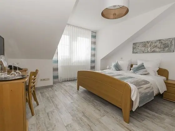 Tek Büyük Yataklı Oda, Banyolu/Duşlu, Göl Manzaralı