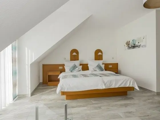 Tek Büyük Yataklı Oda, Banyolu/Duşlu, Göl Manzaralı (mit Balkon)