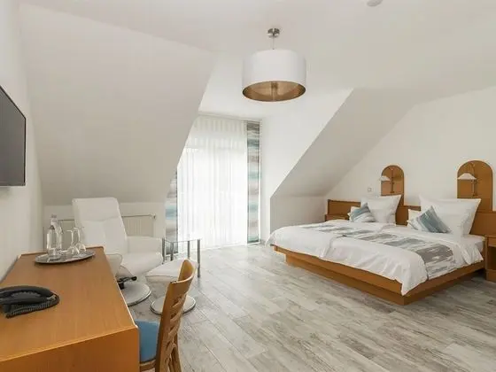 Tek Büyük Yataklı Oda, Banyolu/Duşlu, Göl Manzaralı (mit Balkon)