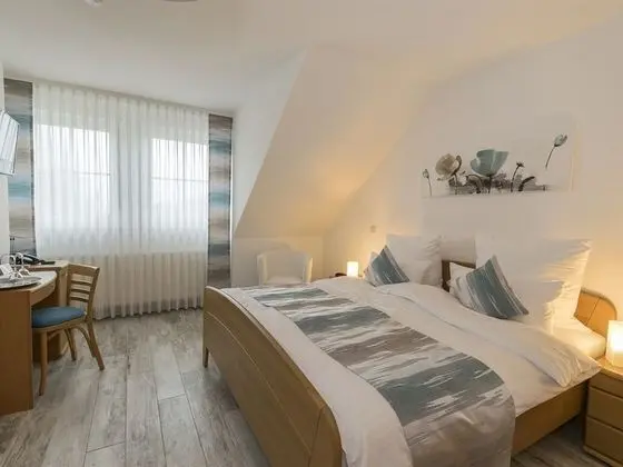 Tek Büyük Yataklı Oda, Banyolu/Duşlu (seitlichem Seeblick)