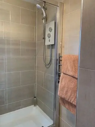 İki Ayrı Yataklı Oda, Banyolu/Duşlu