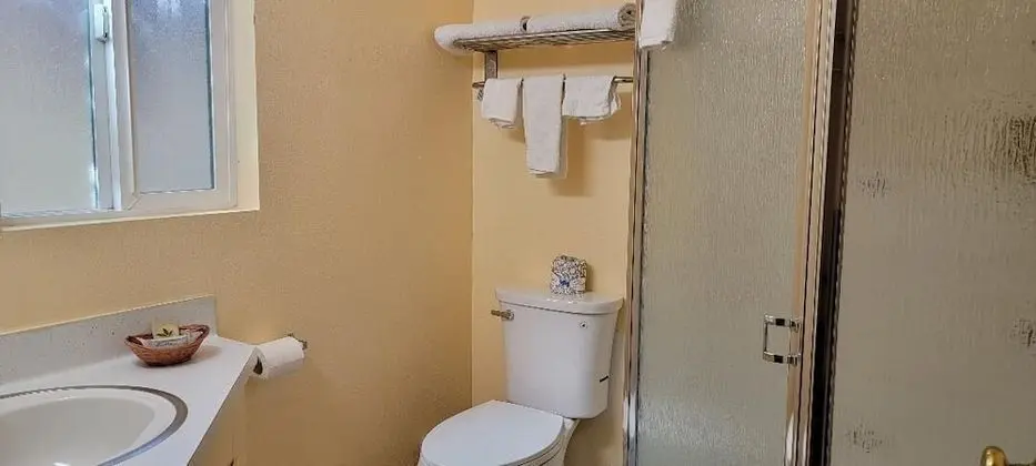 Oda, 2 Büyük (Queen) Boy Yatak, Sigara İçilmez, Özel Banyo