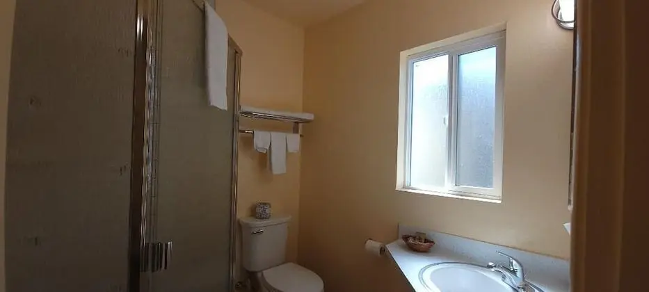 Oda, 2 Büyük (Queen) Boy Yatak, Sigara İçilmez, Özel Banyo