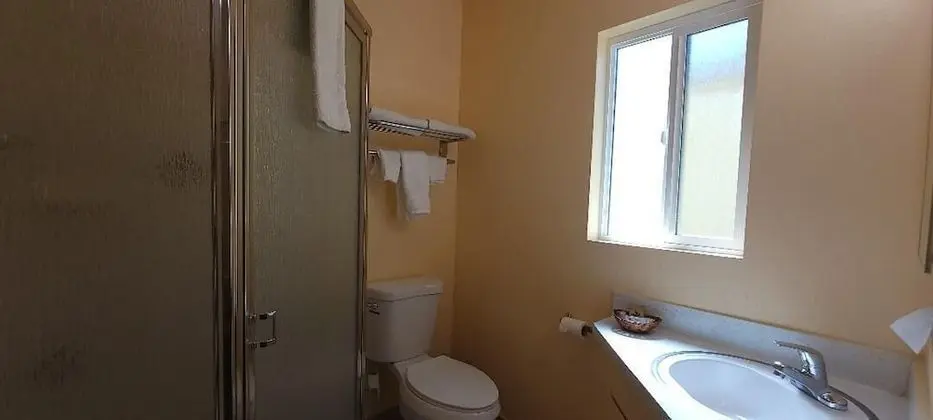 Oda, 2 Büyük (Queen) Boy Yatak, Sigara İçilmez, Özel Banyo