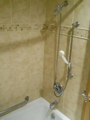 Standard Oda, 2 Büyük (Queen) Boy Yatak, Engellilere Uygun, Buzdolabı