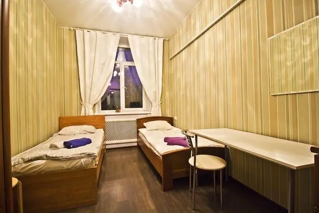 İki Ayrı Yataklı Oda, Ortak Banyo